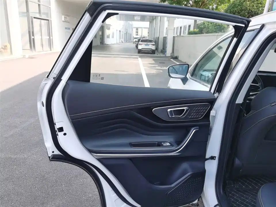 Exeed Chasing the wind