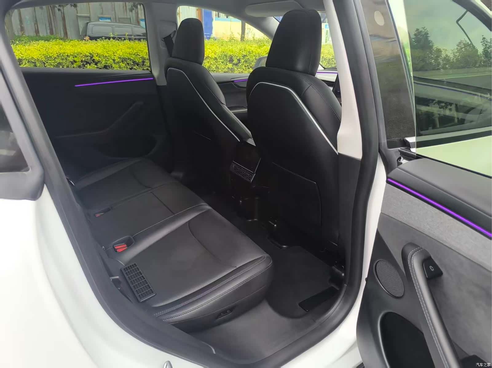 Tesla Model Y, 2025 11