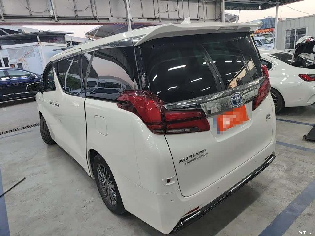 Toyota Alphard, 2021 3