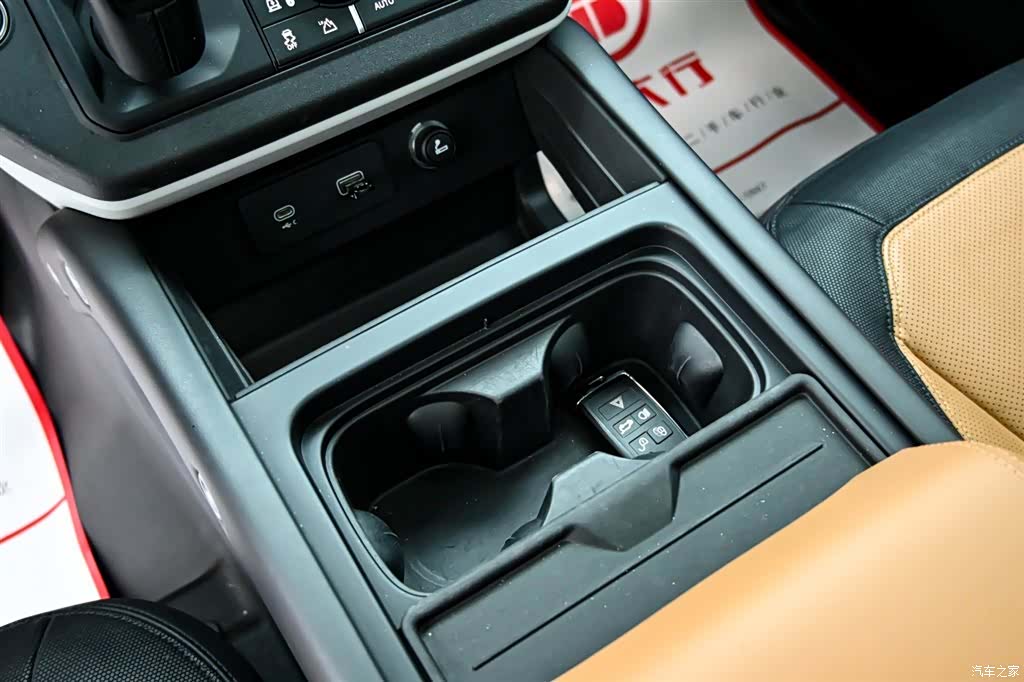 Land Rover Defender, 2024 18