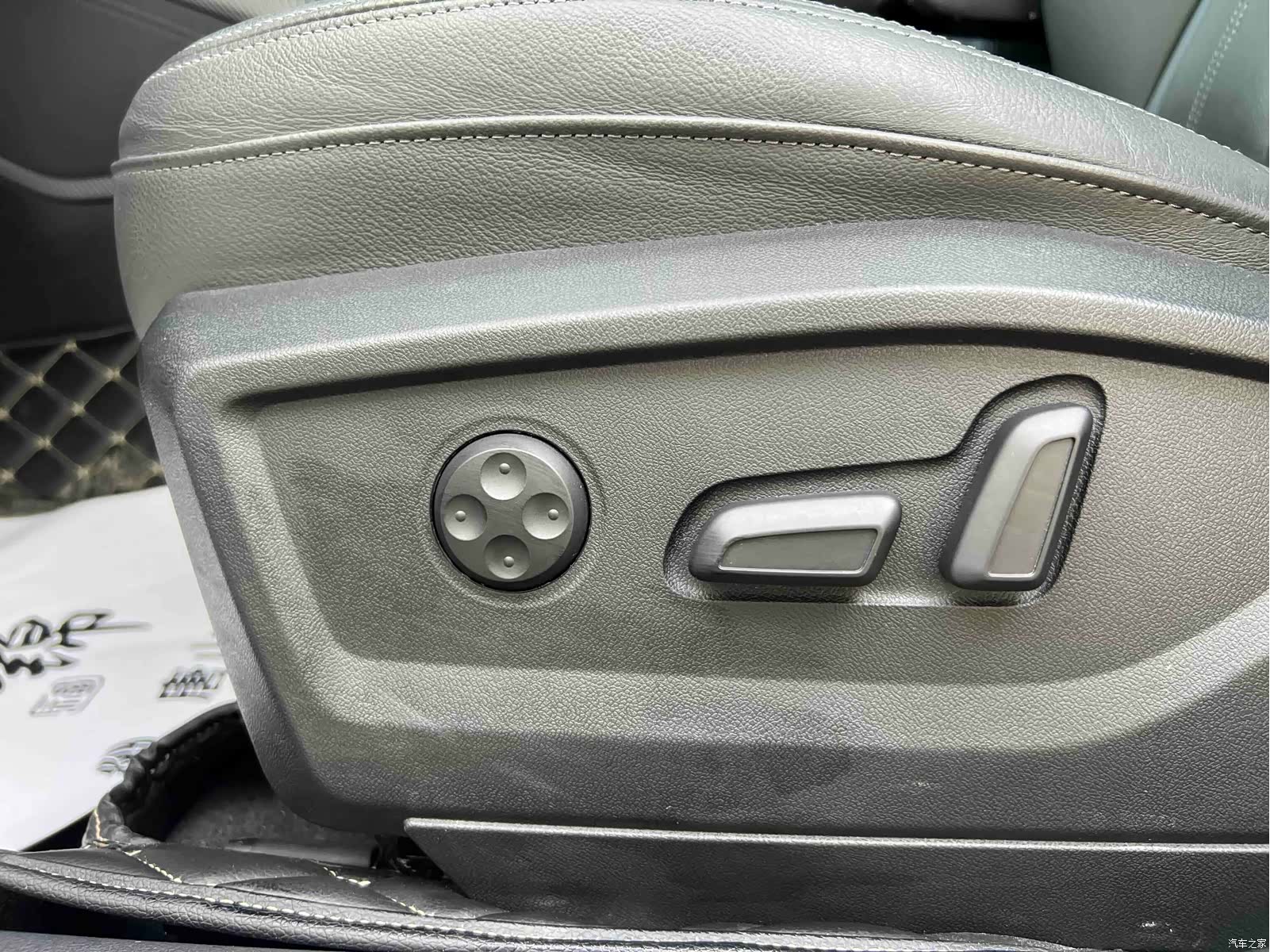 Audi Q2L, 2022 14