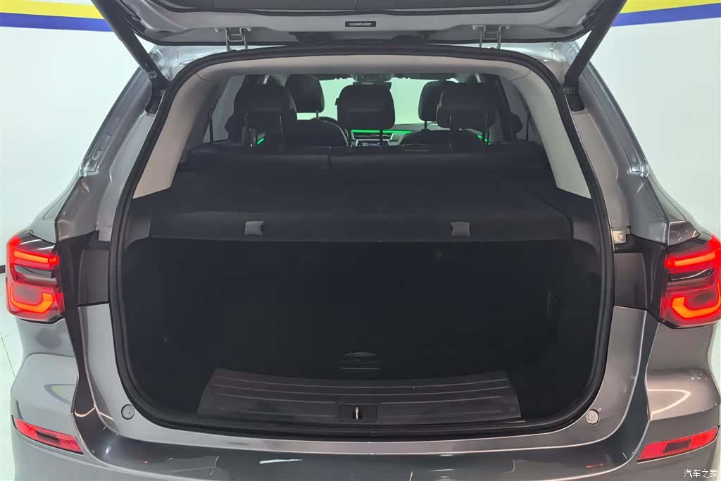 Roewe RX5, 2021 4