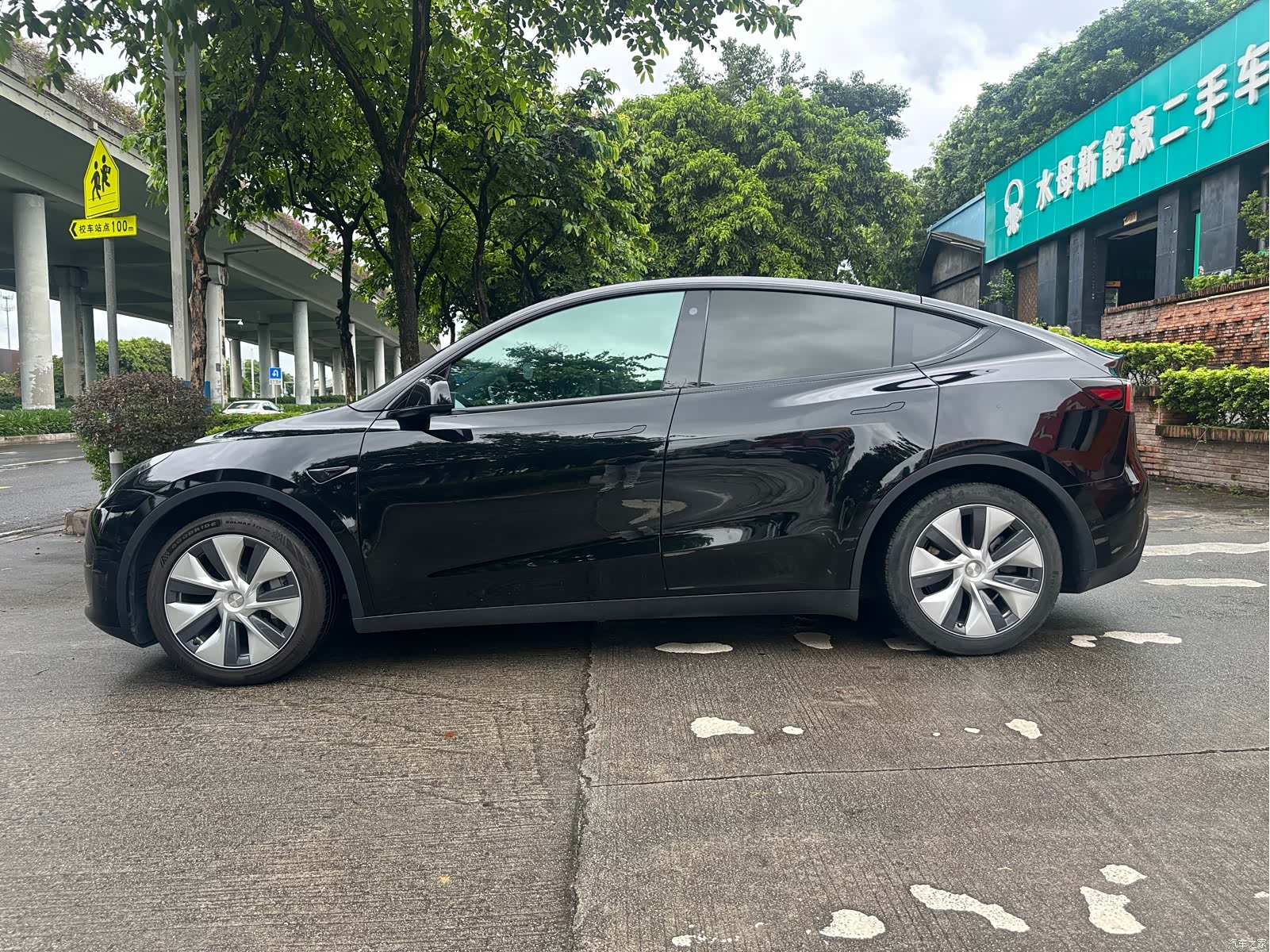 Tesla Model Y, 2023 4