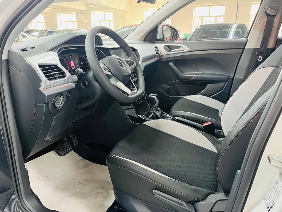 Volkswagen Exploring the shadow