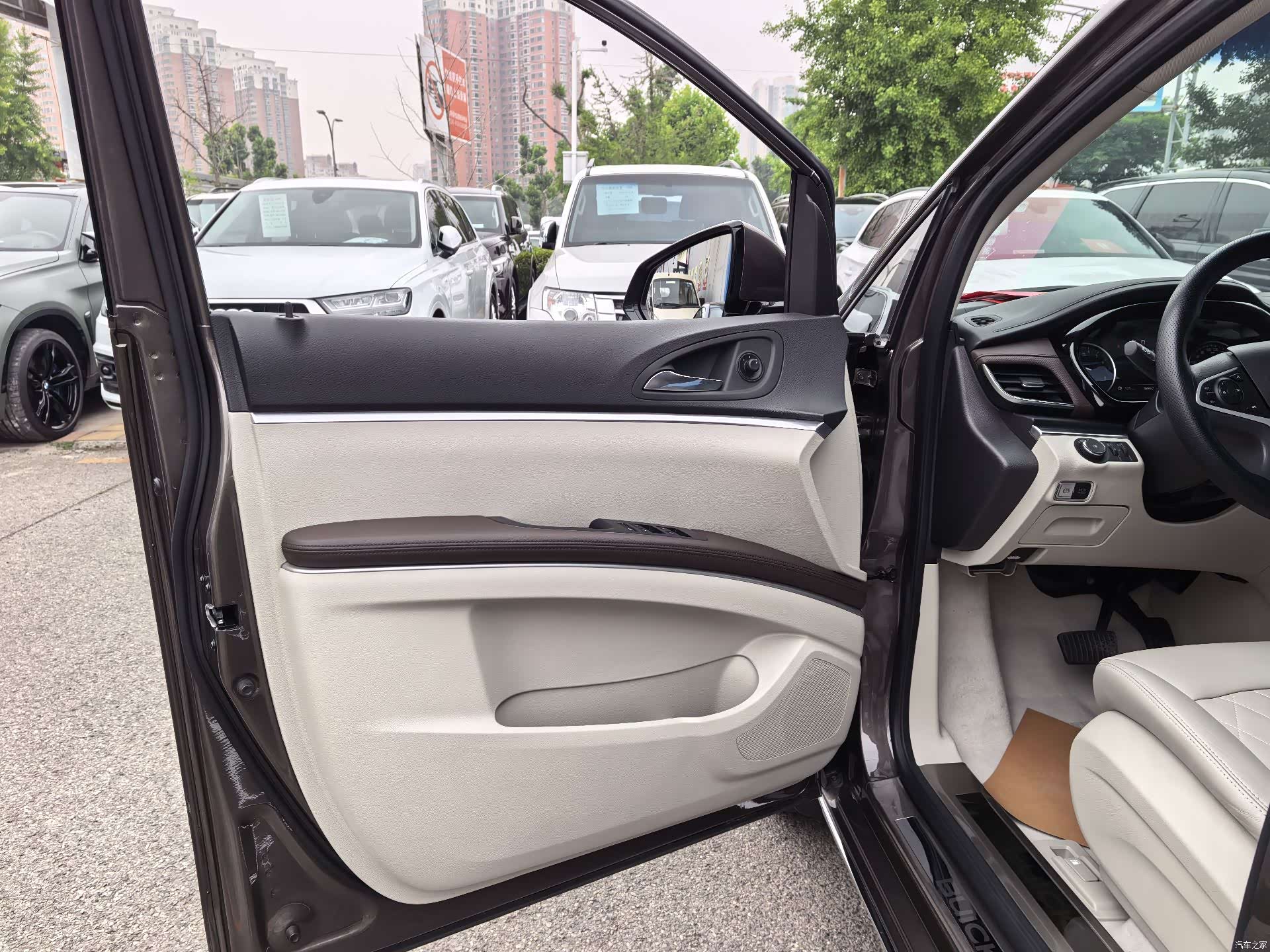 Buick GL8, 2025 8