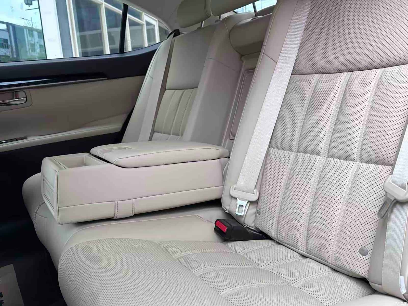 Lexus ES, 2017 11