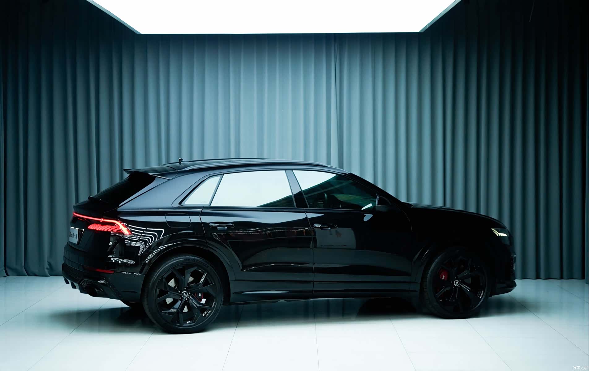Audi Q8, 2022 4