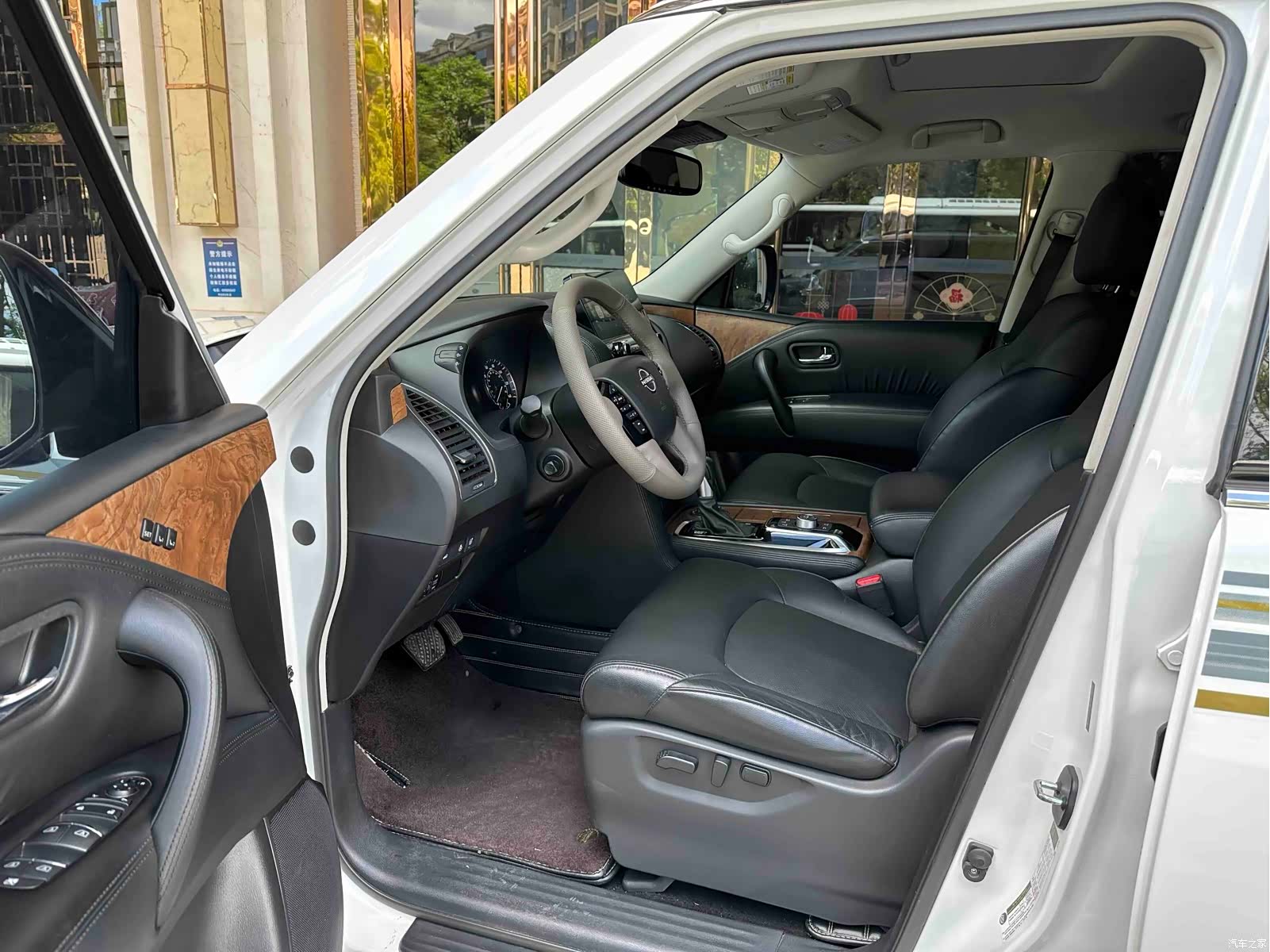 Nissan Patrol, 2023 10