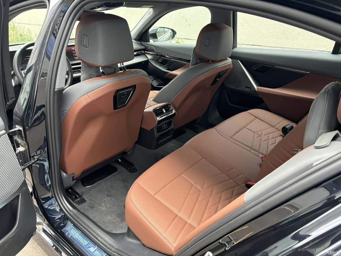 BMW i5, 2026 все фото