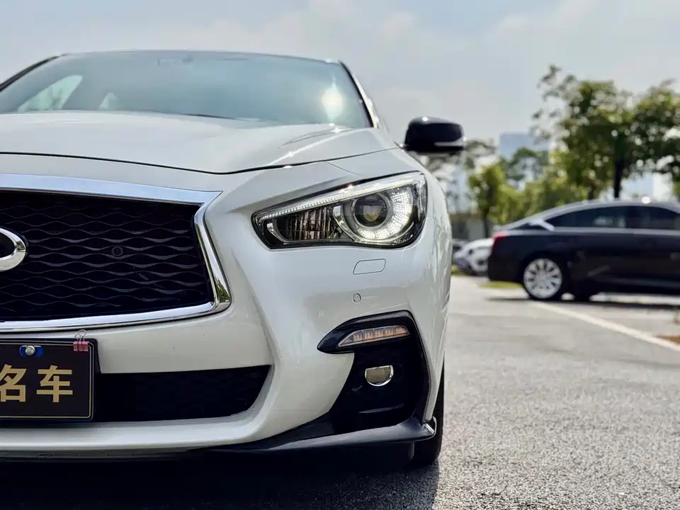 Infiniti Q50L
