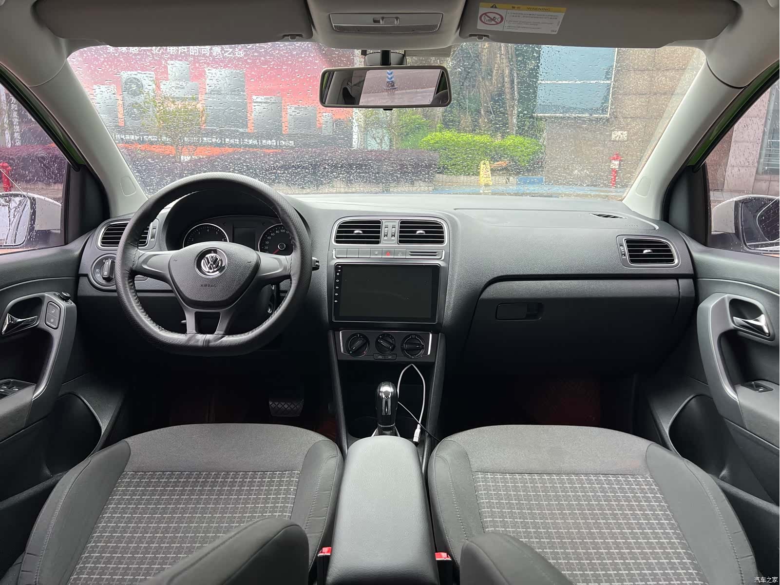 Volkswagen Polo, 2015 12