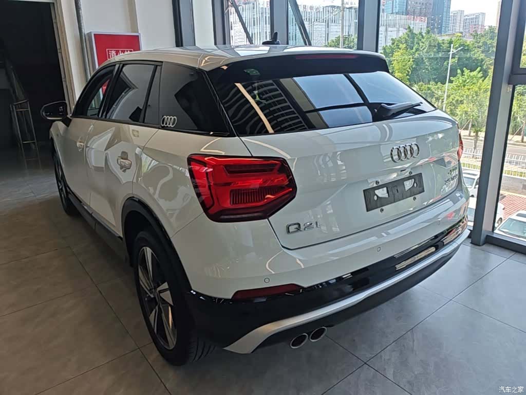 Audi Q2L, 2020 все фото