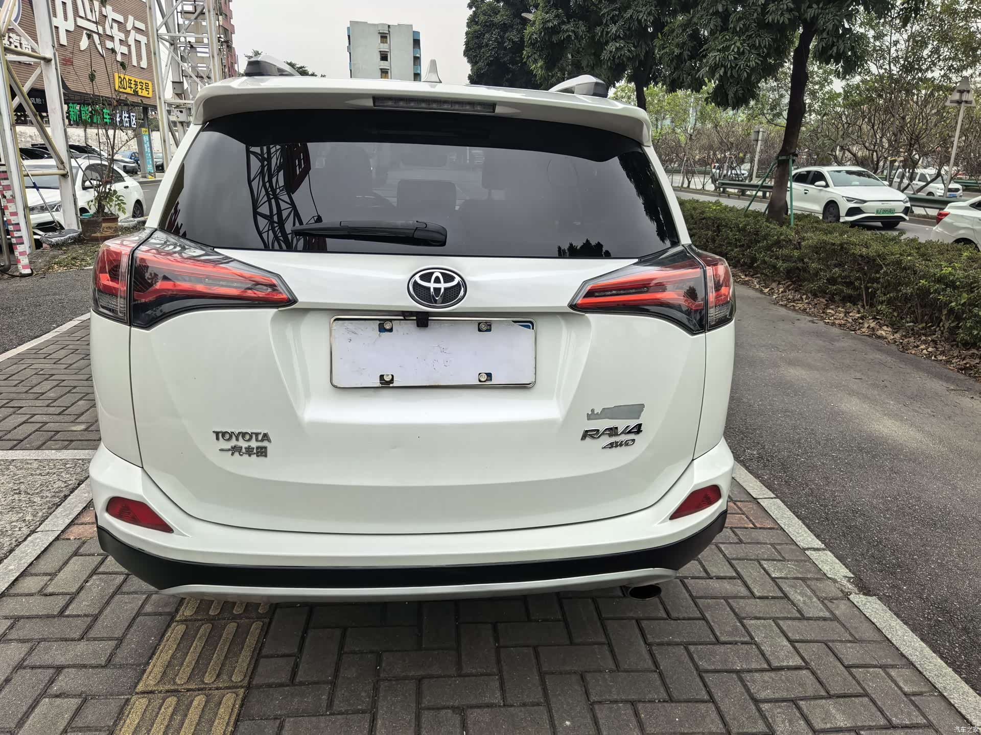Toyota RAV4, 2018 все фото