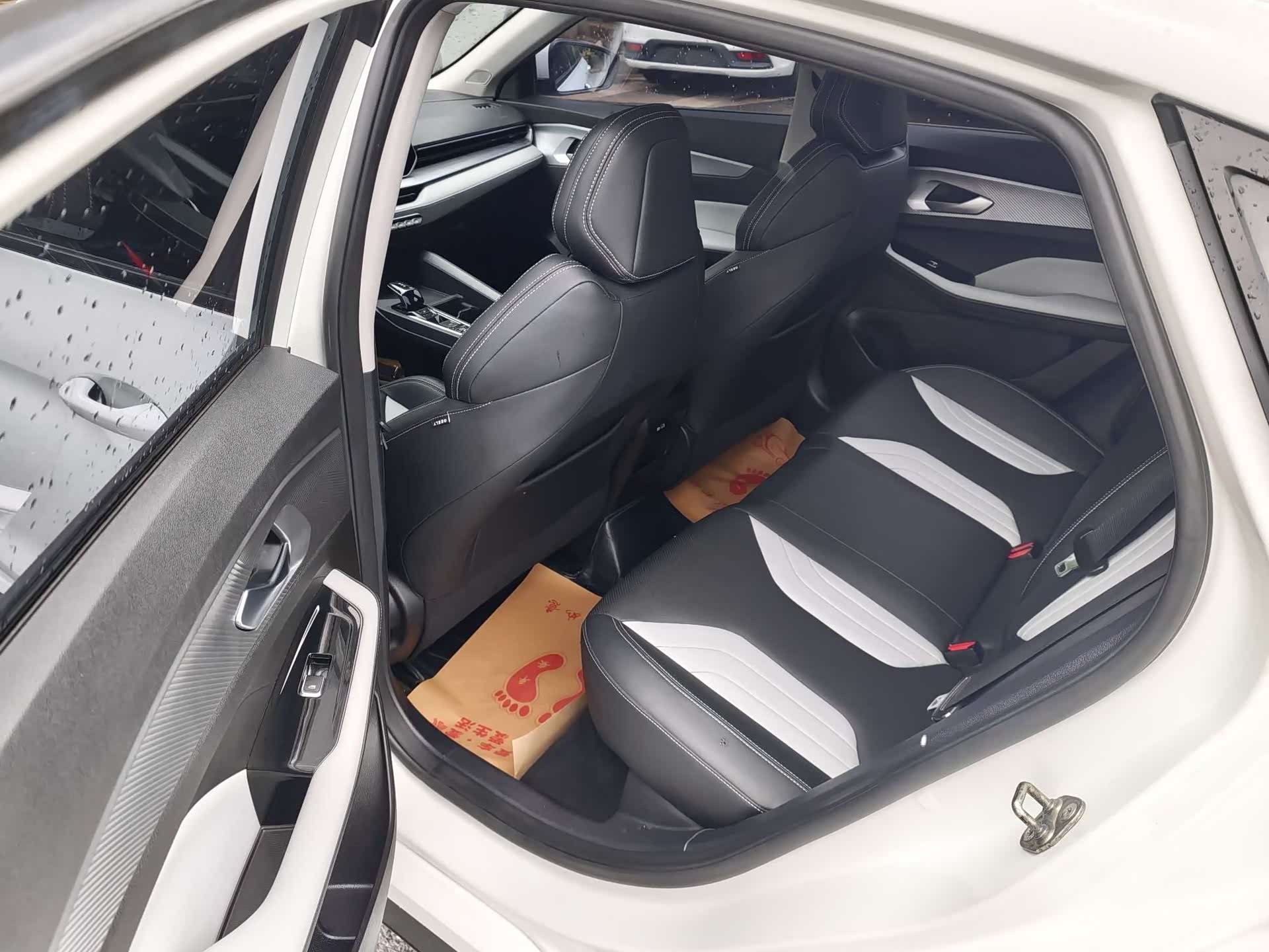 Geely Binray, 2023 11
