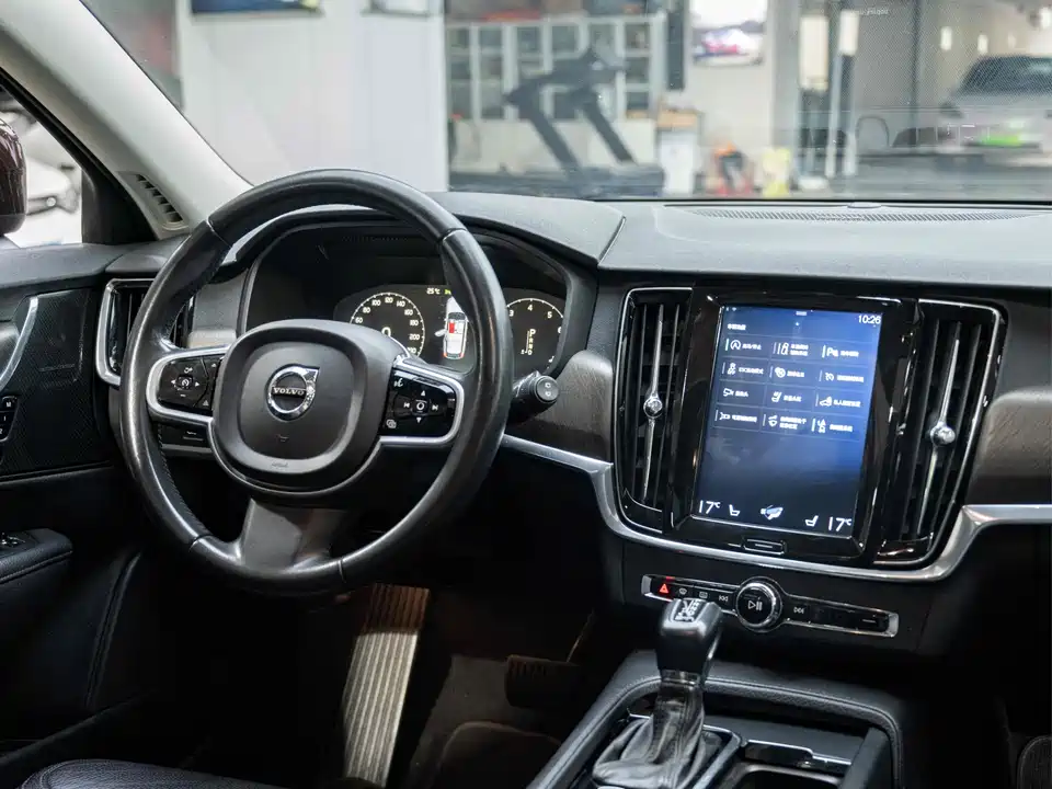 Volvo V90