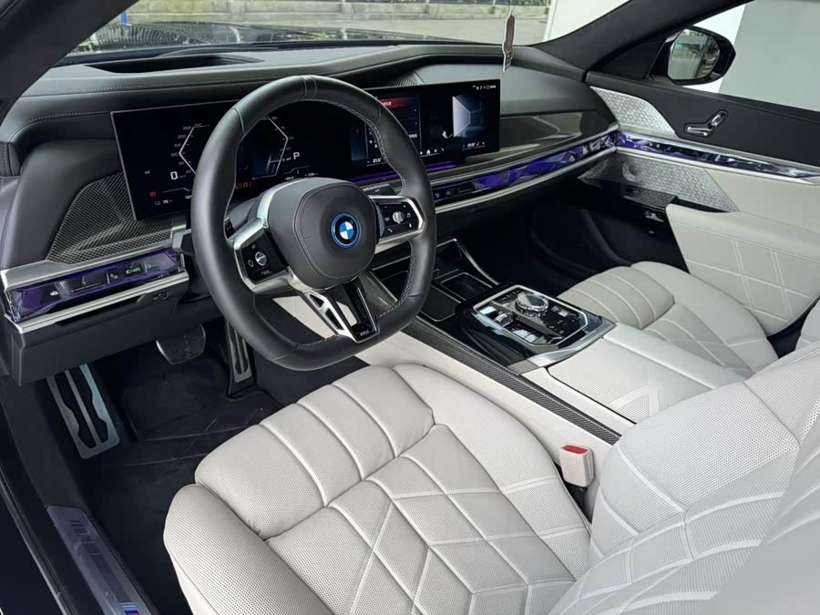 BMW i7 M70L 2025, фото 10