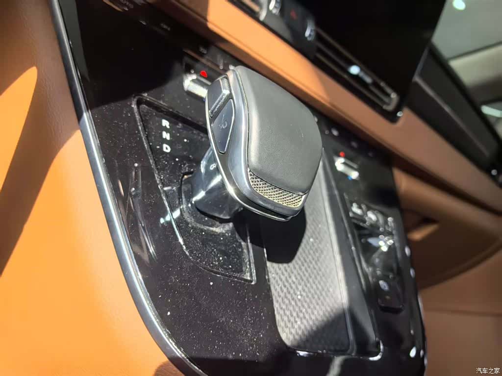 Hongqi HQ9, 2024 12