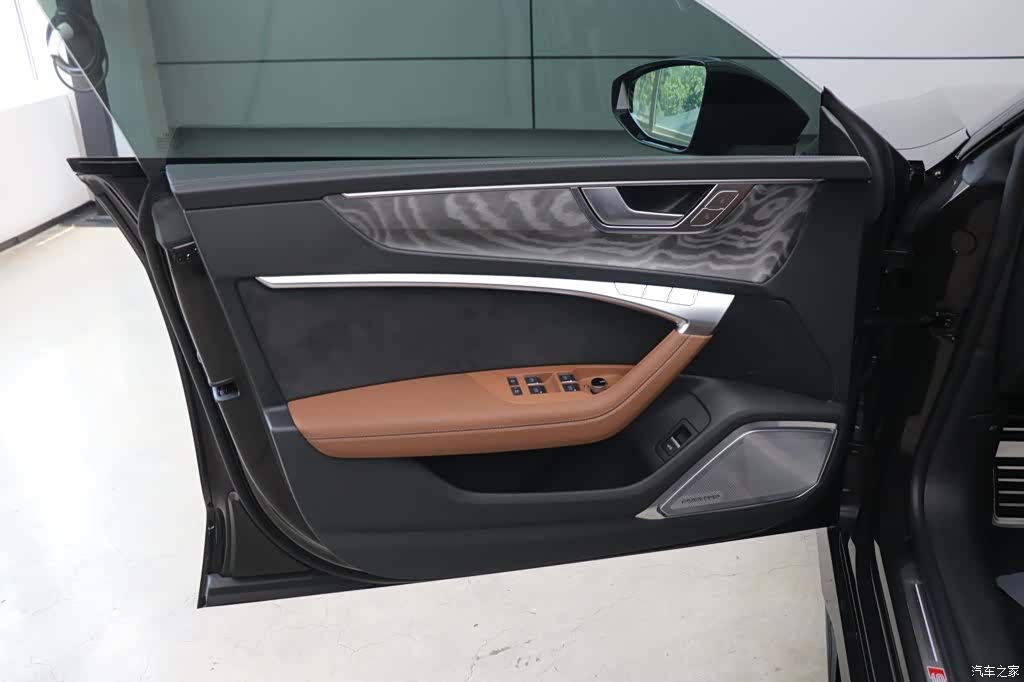 Audi A7L, 2026 10