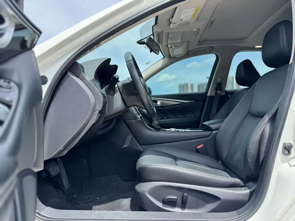 Infiniti Q50L