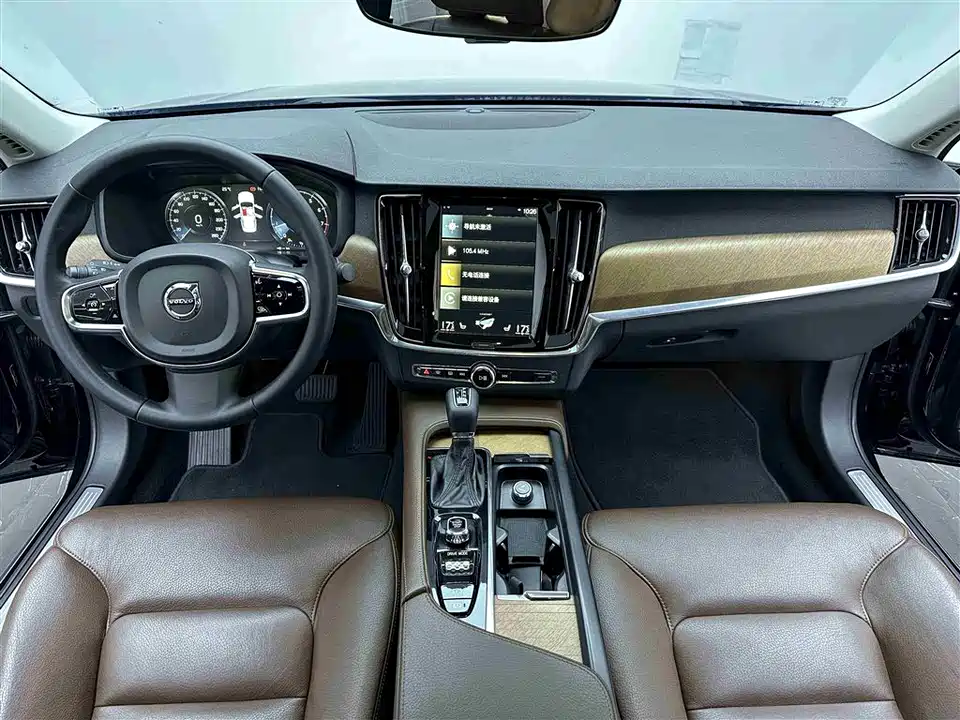 Volvo S90