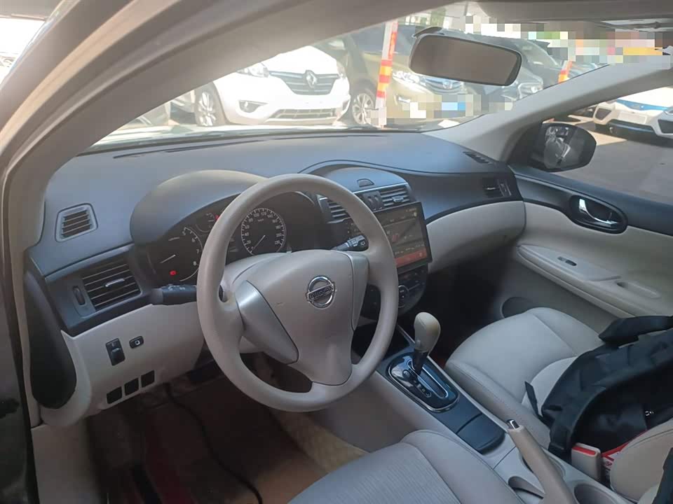 Nissan TIIDA Nissan TIIDA