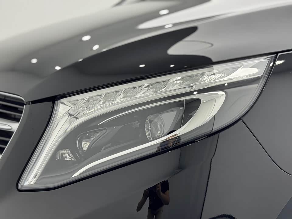 Mercedes-Benz V-class