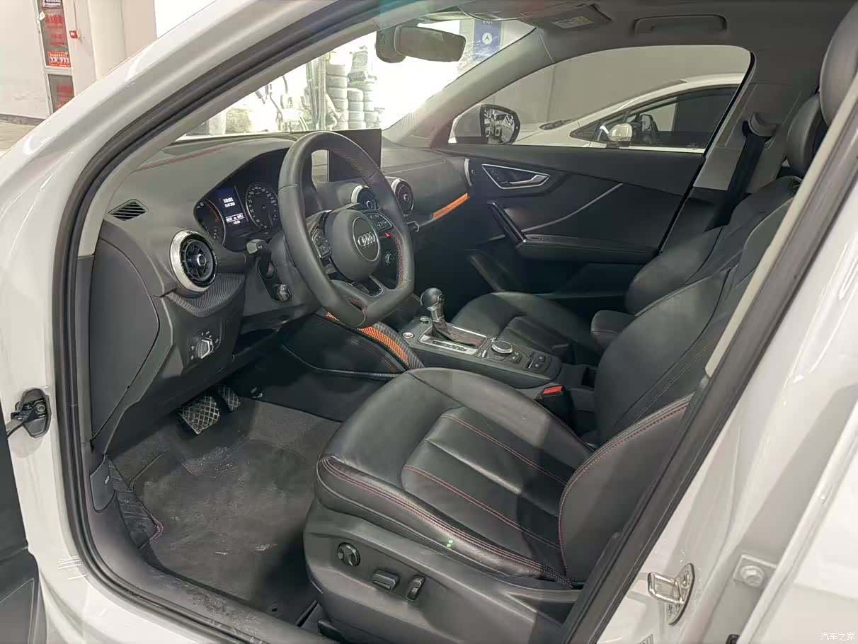 Audi Q2L, 2023 4