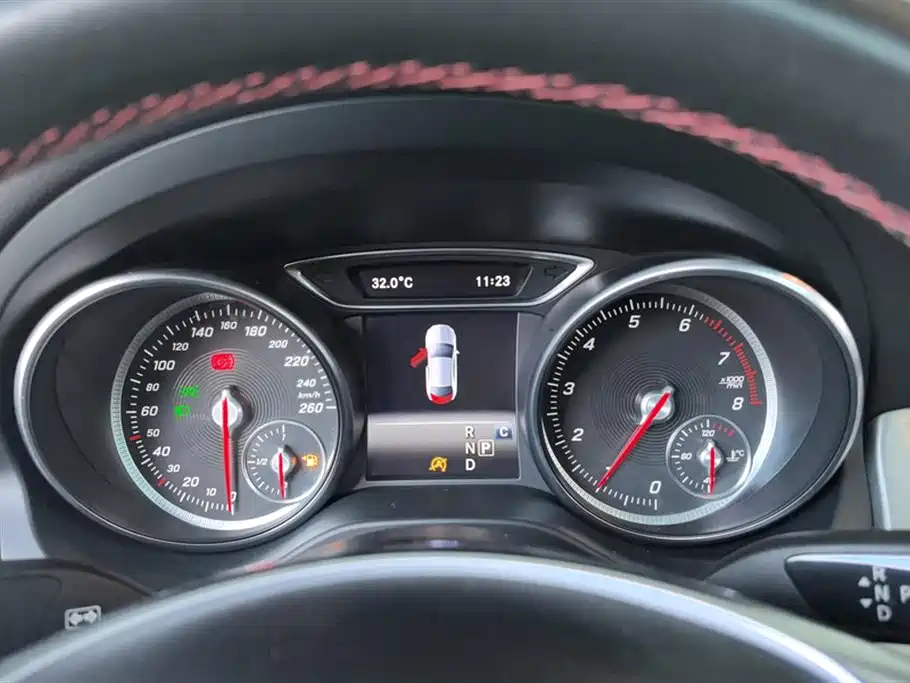 Mercedes-Benz CLA Mercedes-Benz CLA