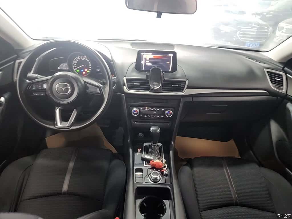 Mazda Mazda3, 2017 10