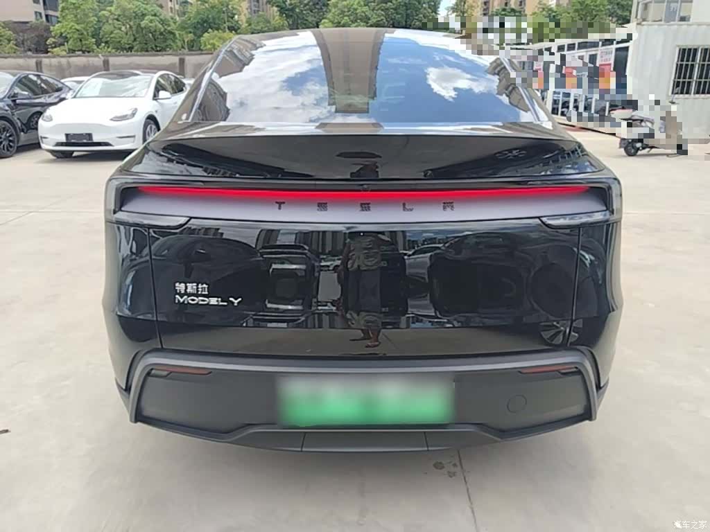 Tesla Model Y, 2025 6