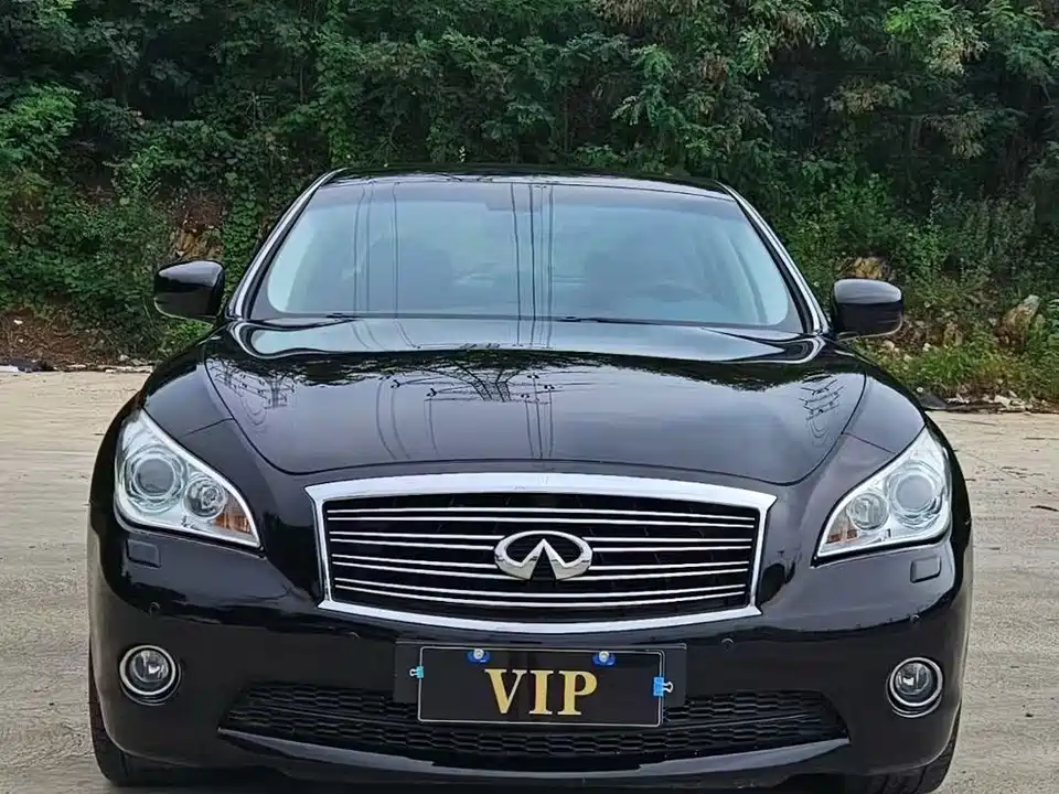 Infiniti Q70