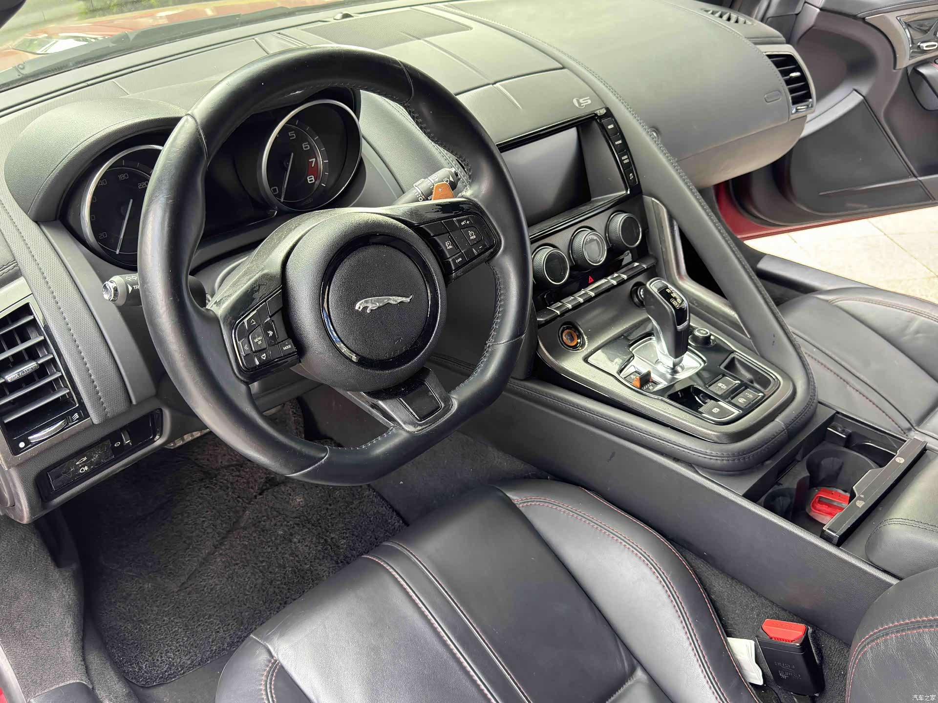 Jaguar F-TYPE, 2015 9