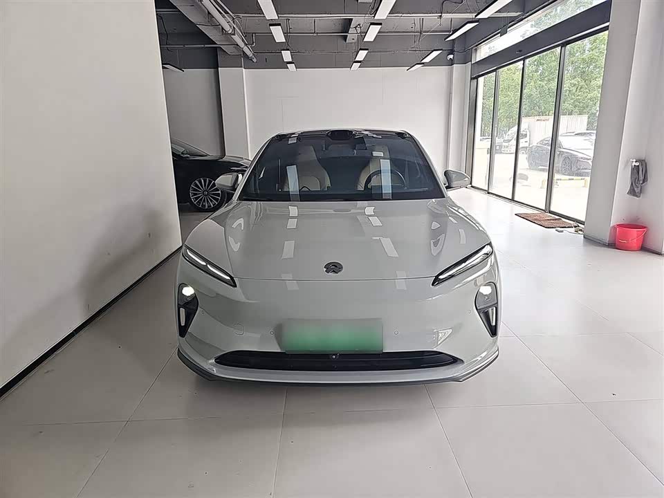 NIO ET5
