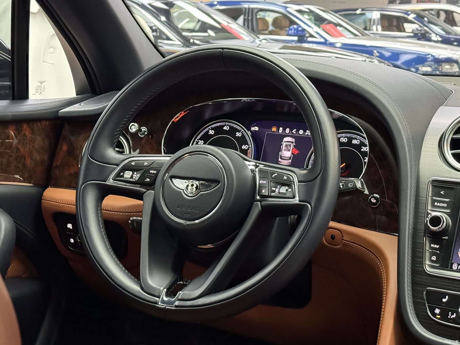 Bentley Bentayga, 2017 10