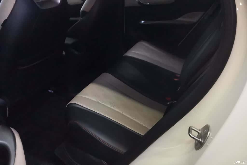 BYD Dolphin, 2023 11