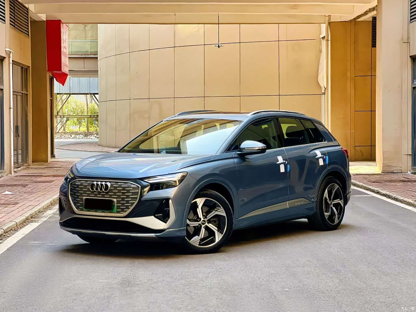 Audi Q4 e-tron, 2024 1