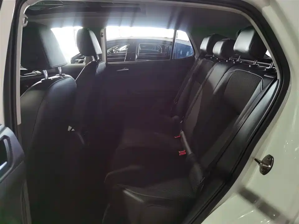 Volkswagen Exploring the shadow