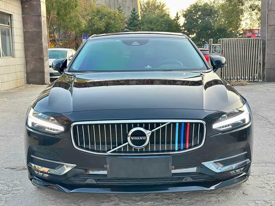 Volvo S90