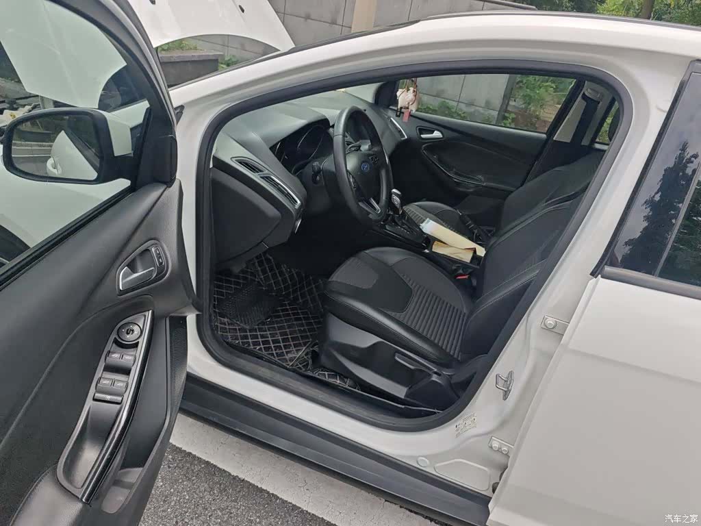 Ford Focus, 2019 13