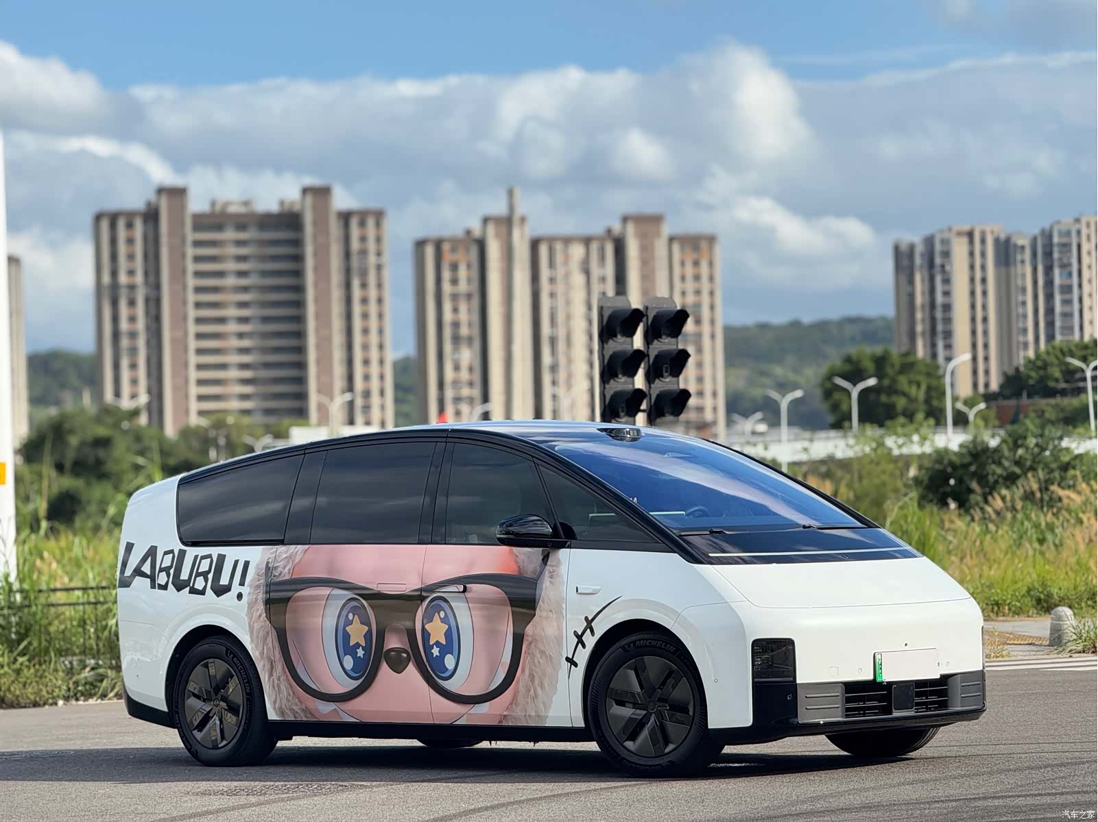 Li Auto MEGA, 2025 3