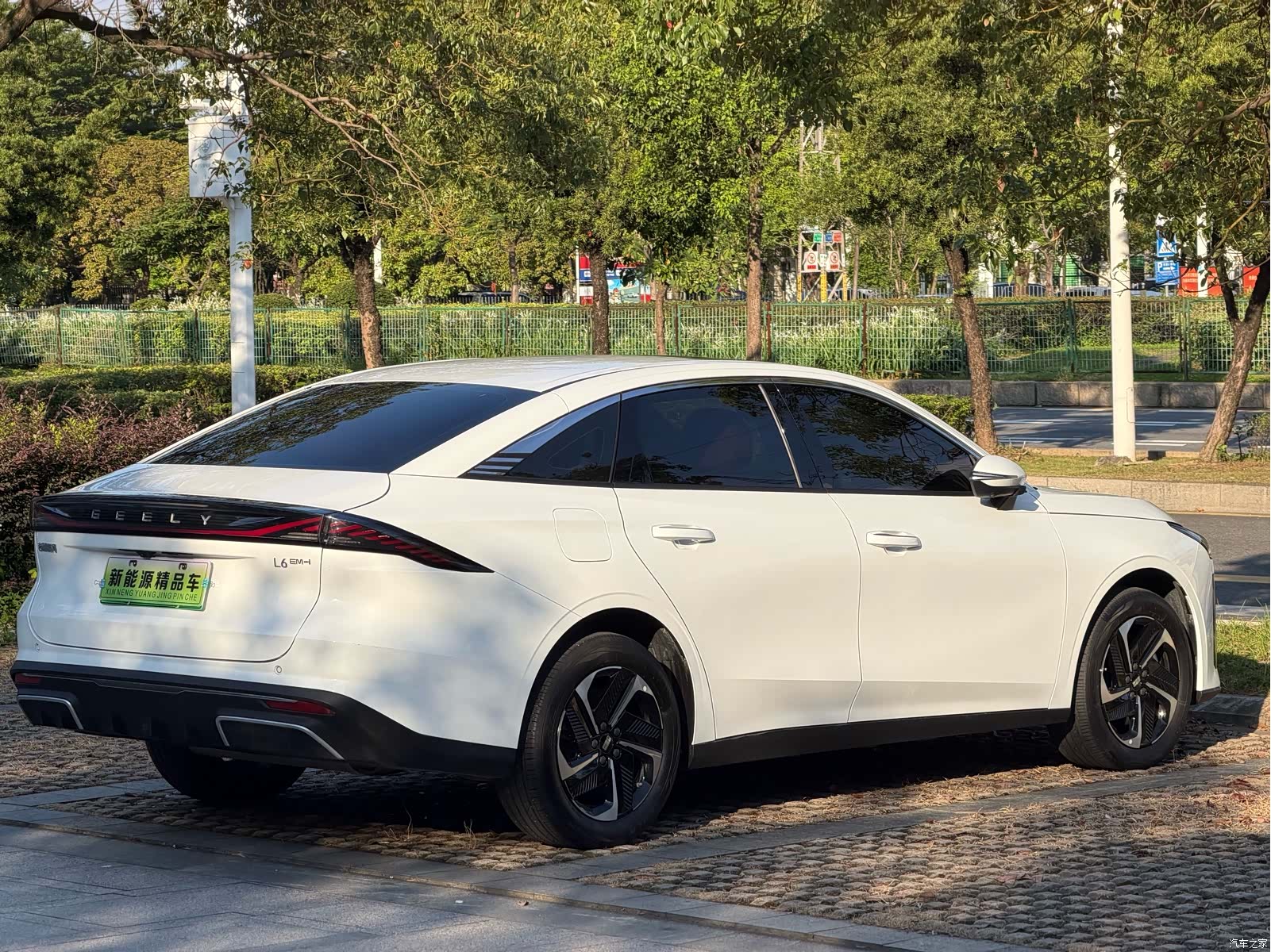 Geely Galaxy L6, 2025 18