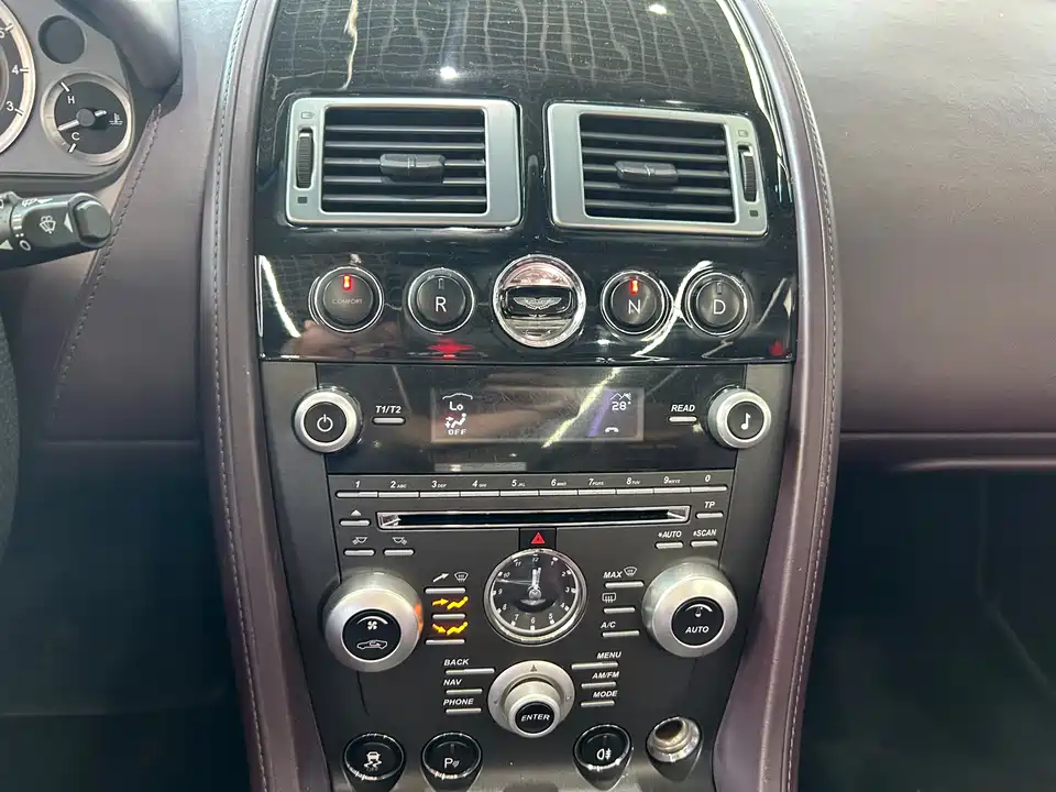 Aston Martin V8 Vantage