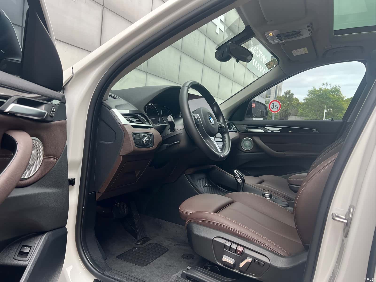 BMW X1, 2023 все фото
