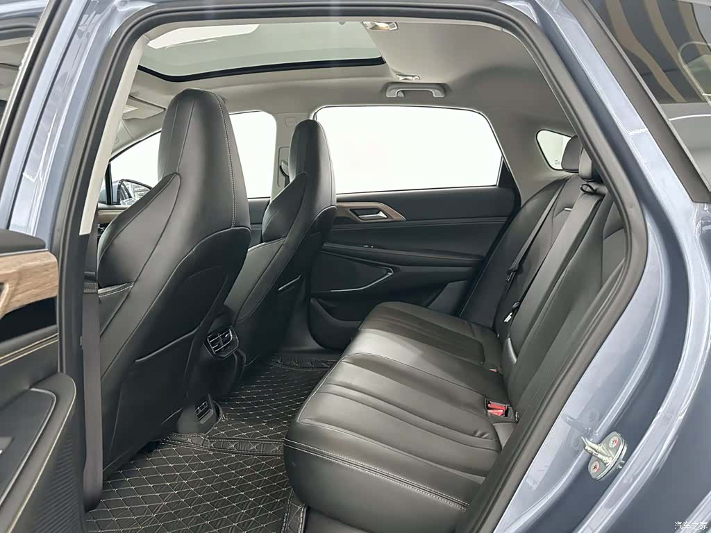 Xpeng P5, 2022 9