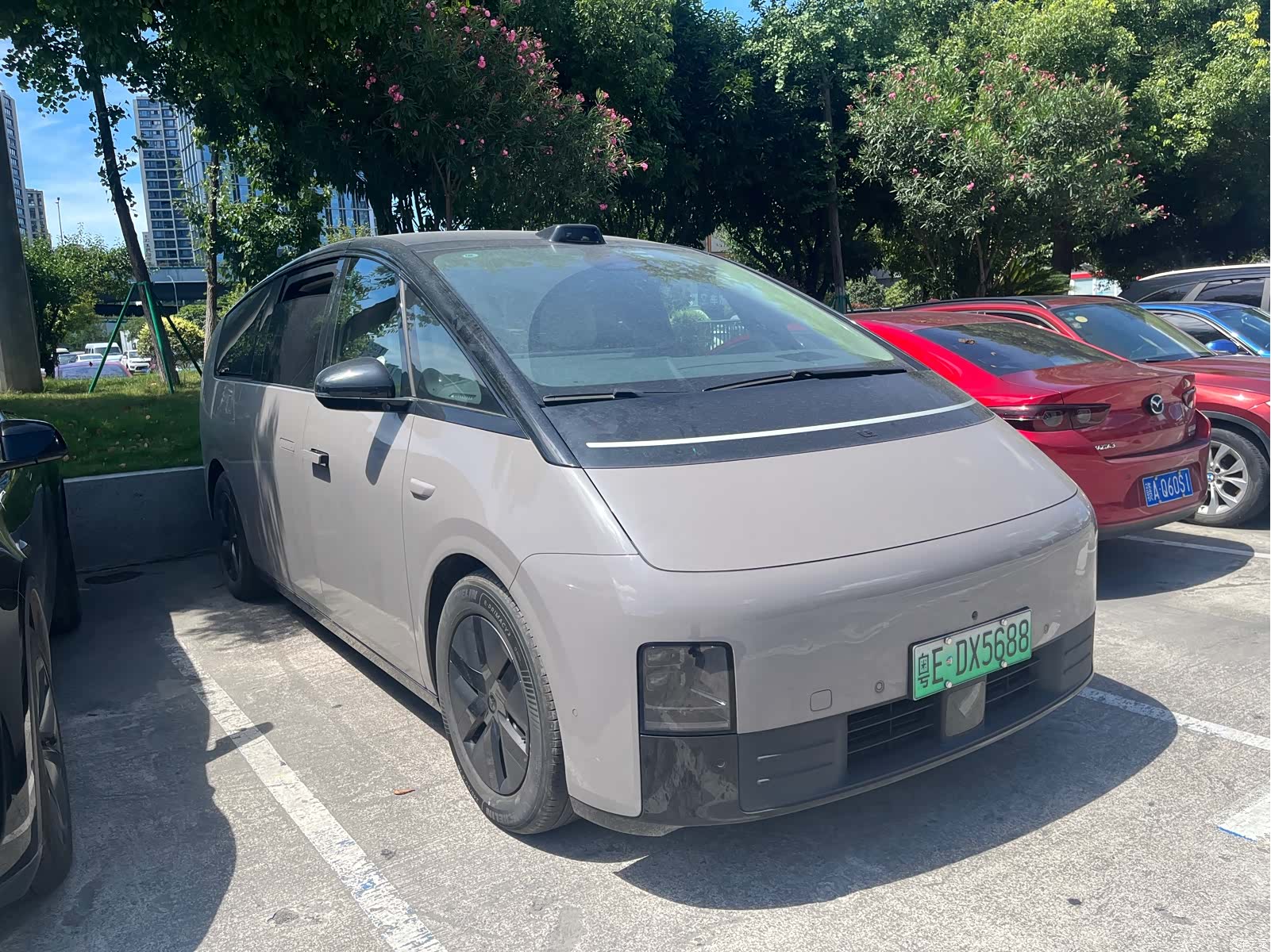 Li Auto MEGA, 2024 3