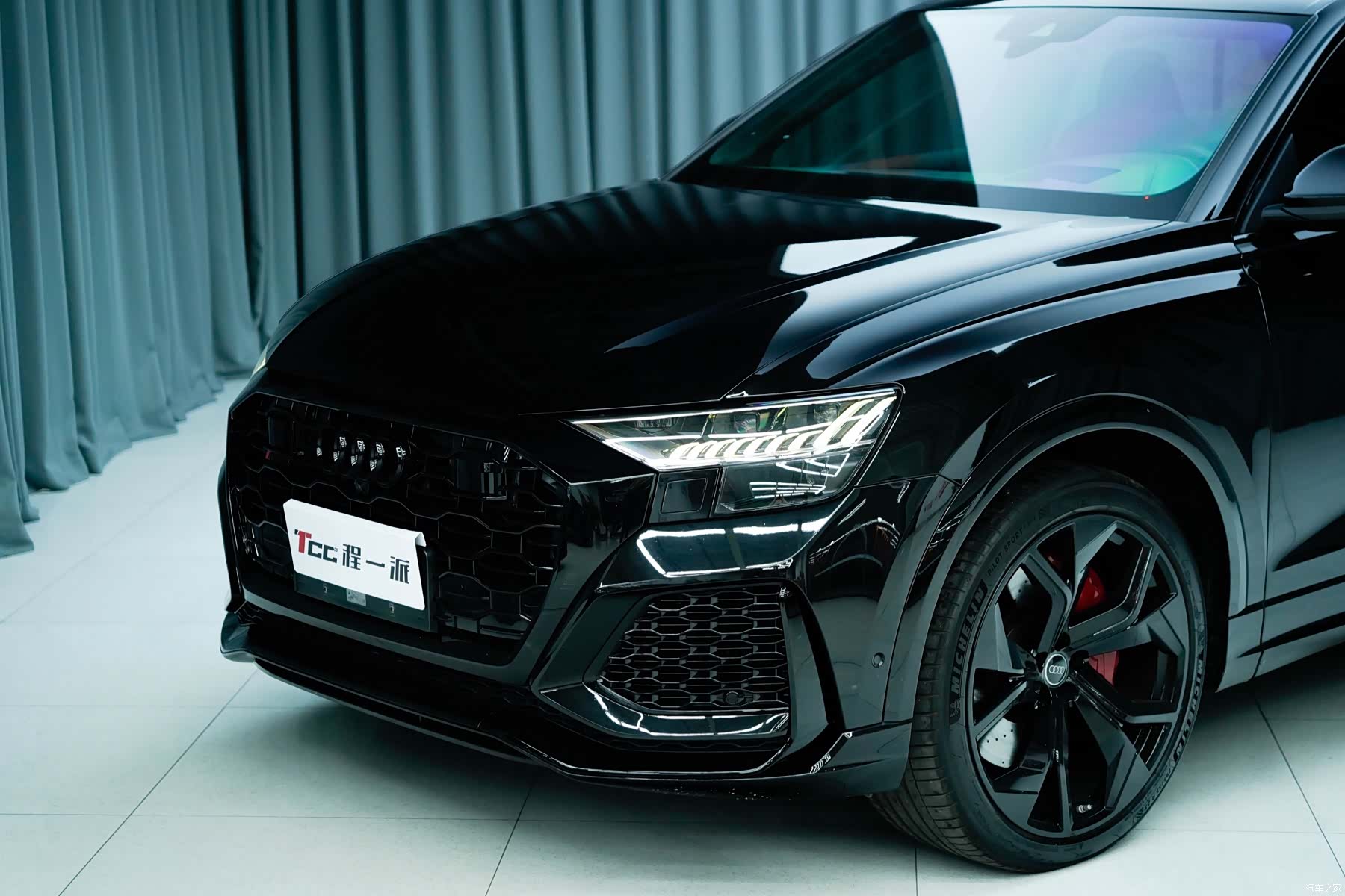 Audi Q8, 2022 7