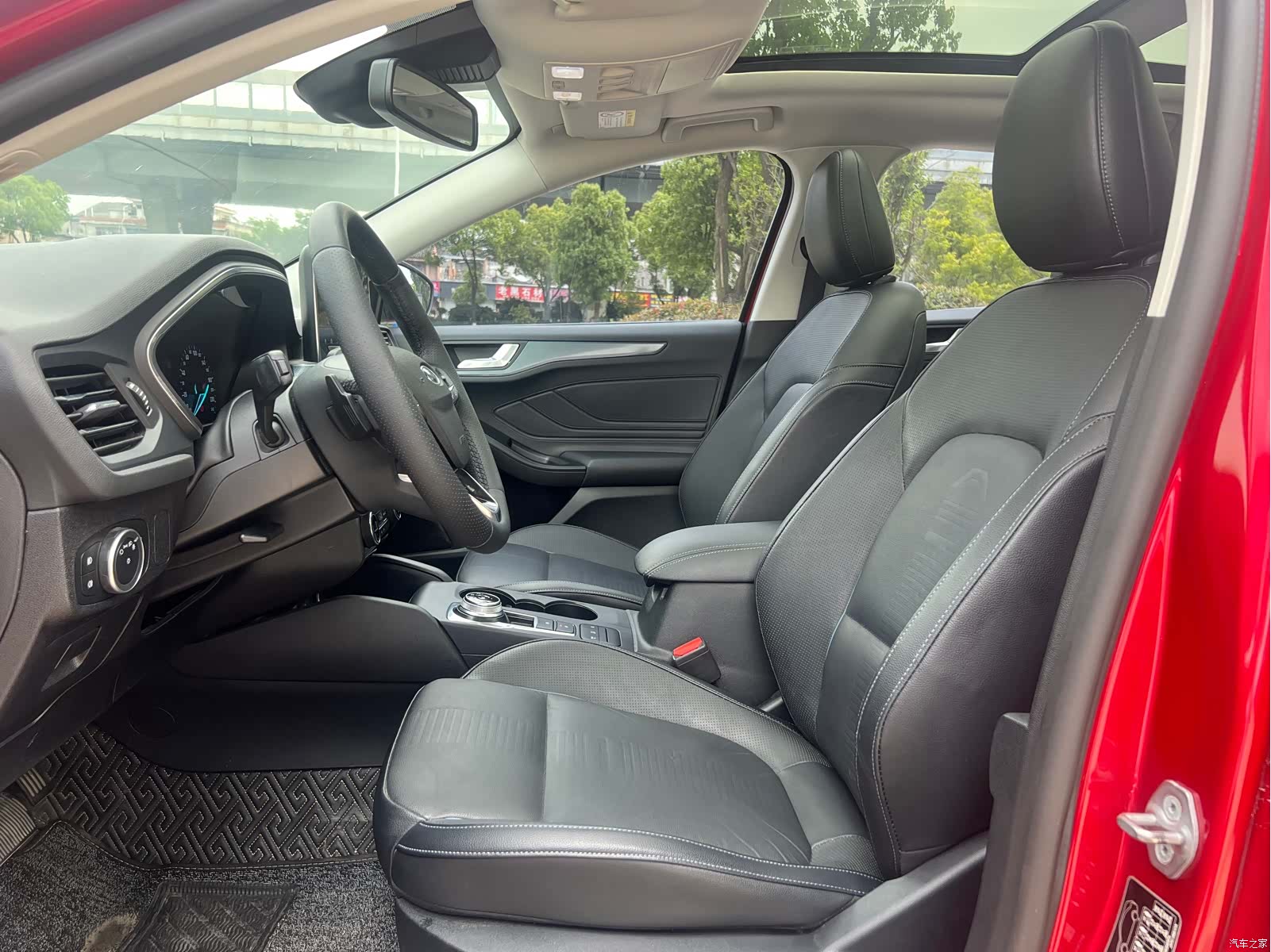 Ford Focus, 2019 12