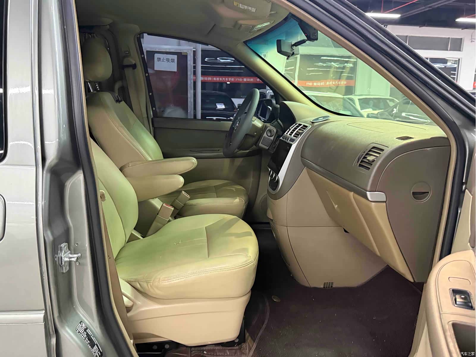 Buick GL8, 2015 12