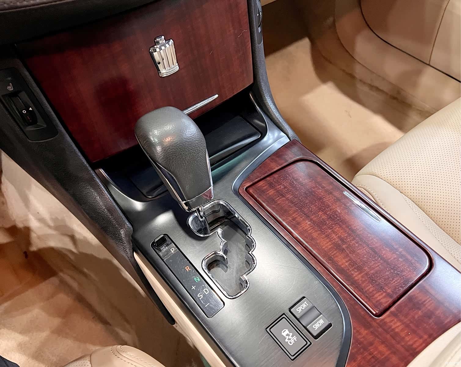 Toyota Crown, 2011 9