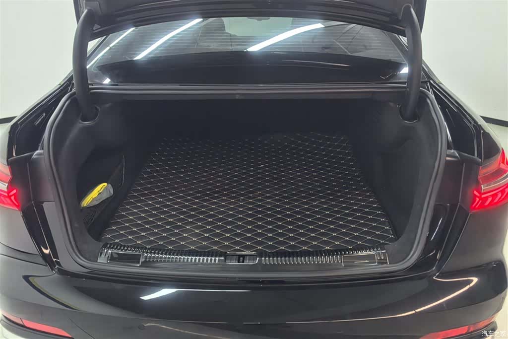 Audi A6L, 2025 4